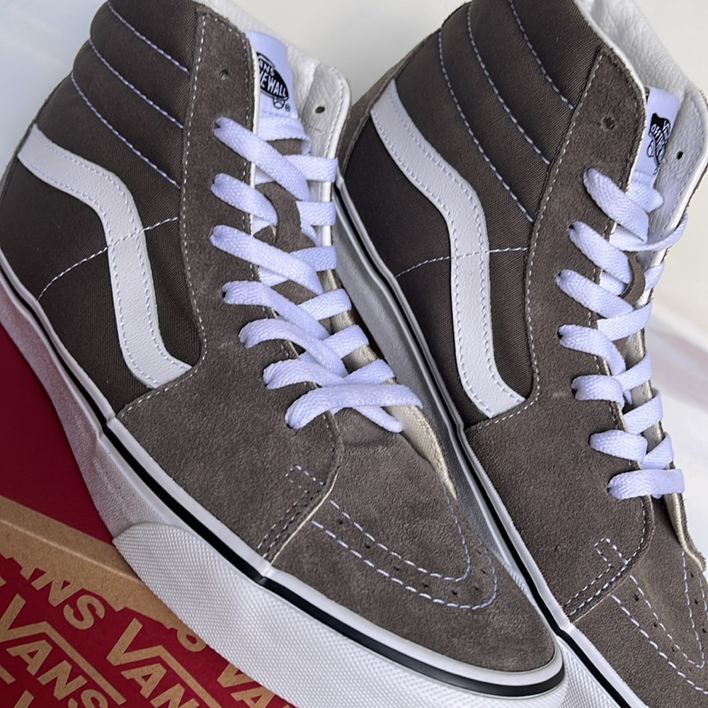 Vans Men’s Sk8-Hi
Color Theory Bungee Cord
VN000CMX9JC US
Sneakers - Picture 7 of 16
